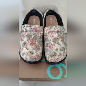 Glolily Kate Beige Floral Mosaic Women's Slip Ons Size 9.5